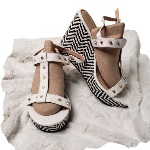 Montigo Bay  Wedges - Picture 1 of 9